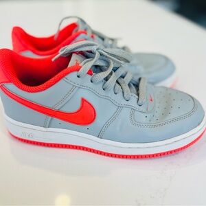 *Gentle Used*Youth Grade-School NIKE AIR FORCE 1 LOW (GS) SMOKE GREY